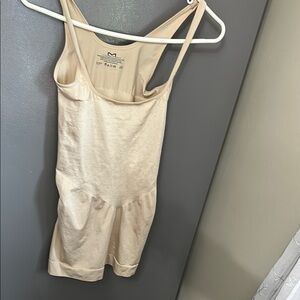 Maidenform Cream Sleeveless Top